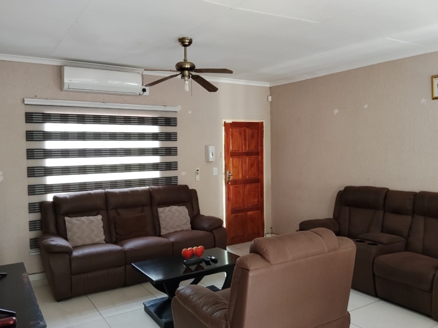 To Let 4 Bedroom Property for Rent in Geelhoutpark North West